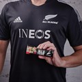 Elite All Blacks Plant−Based HiLo® Protein Bar − White Chocolate Raspberry Flavour 